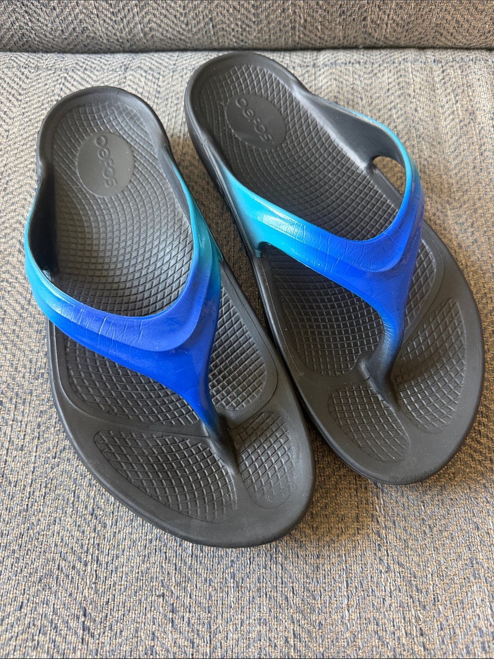 OOFOS OOlala Luxe Sandals Womens Blue Recovery Thong Flip Flop Comfort Size: 10